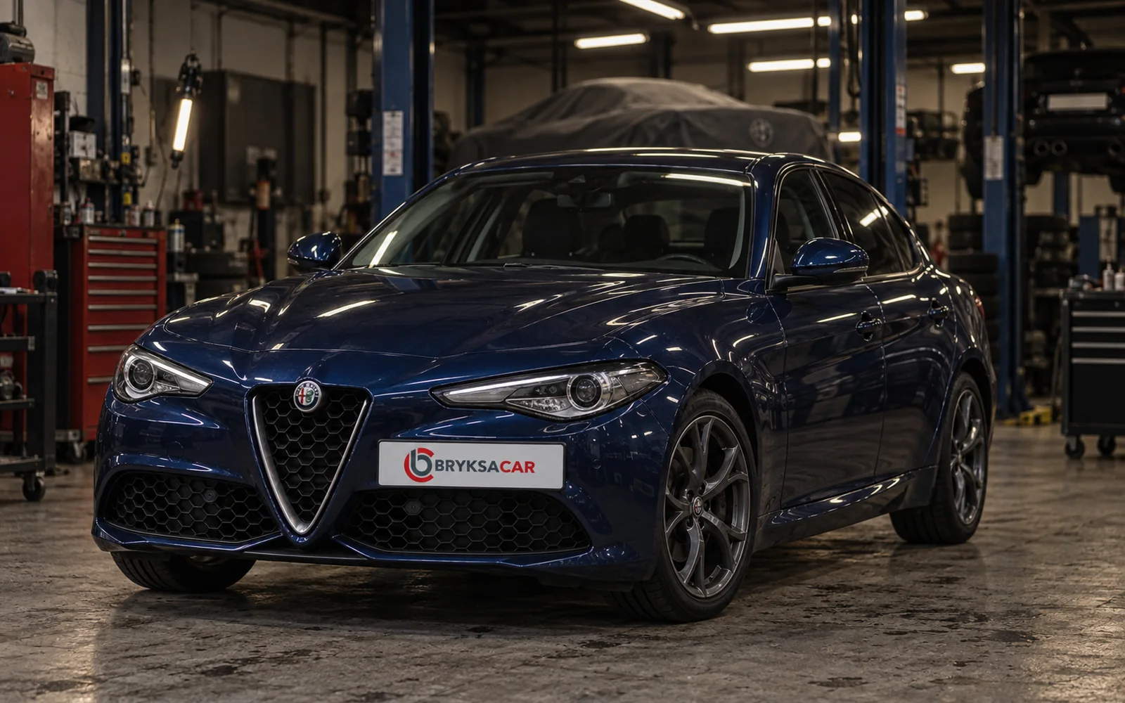Alfa Romeo Giulia w hali warsztatu