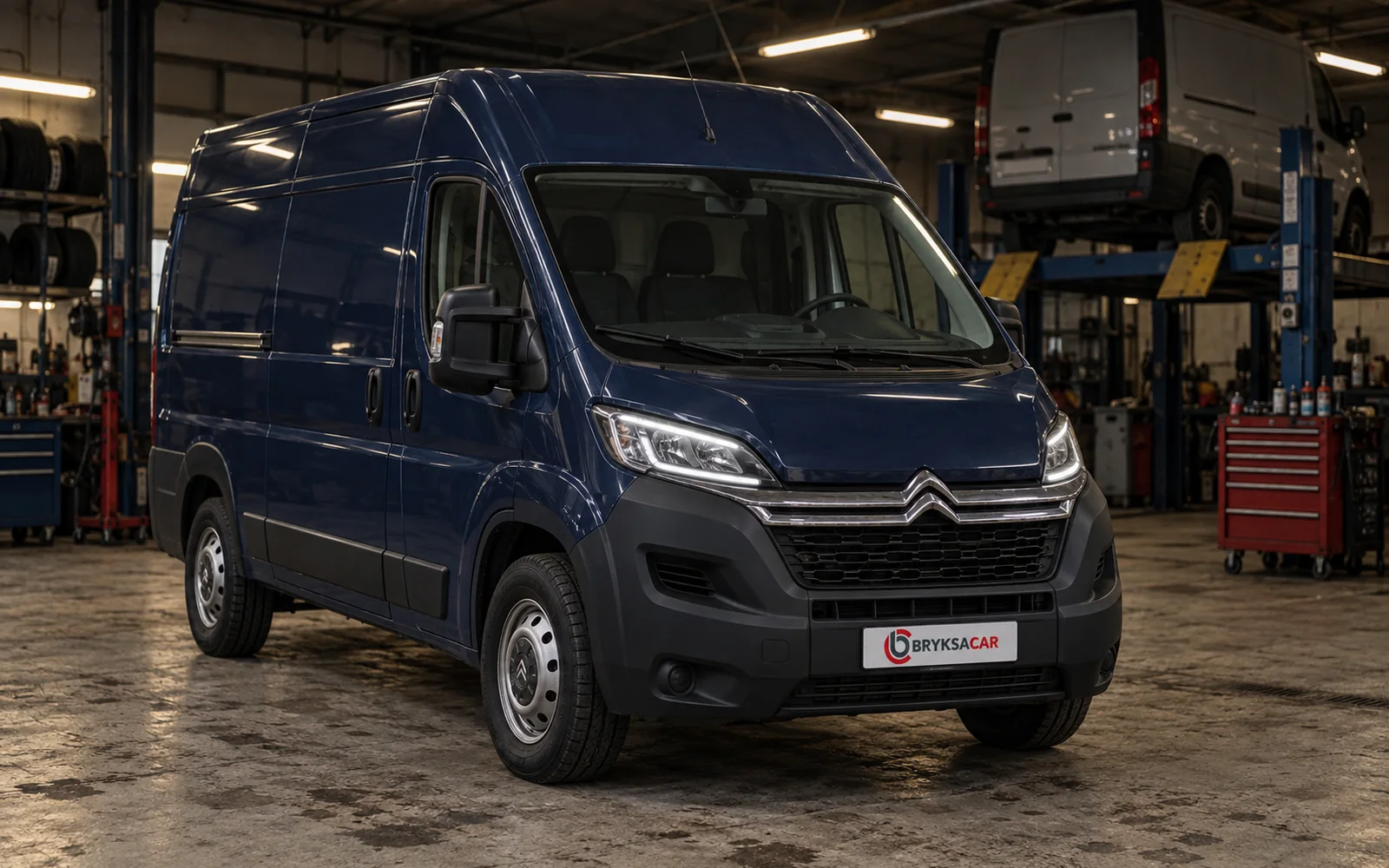 Citroen Jumper w hali warsztatu