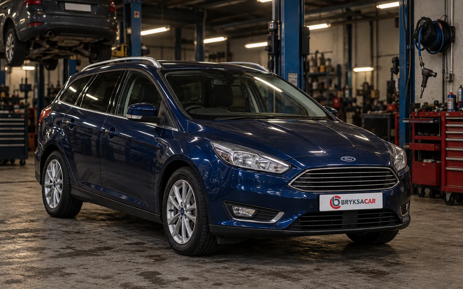 Ford Focus w hali warsztatu