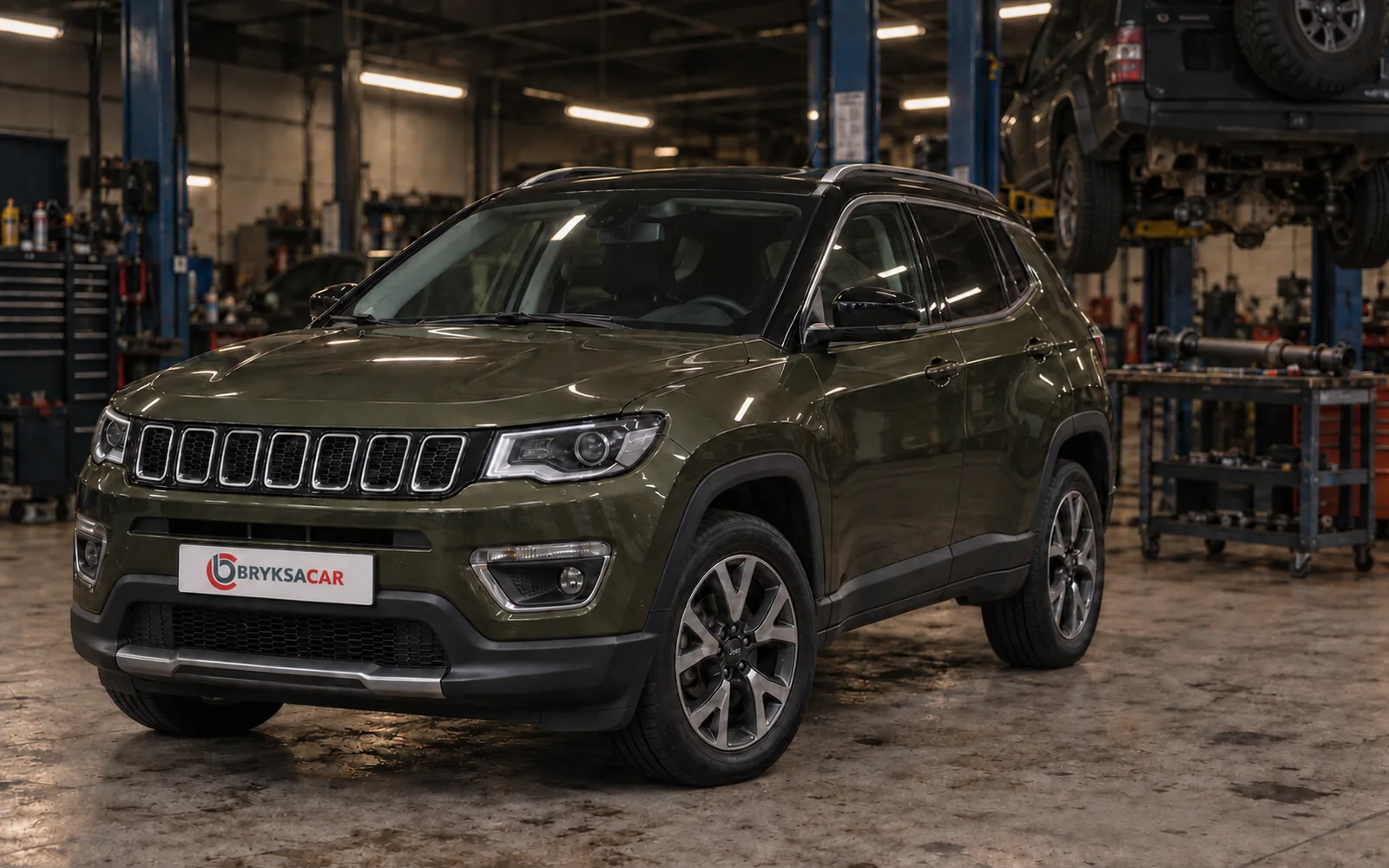Jeep Compass w hali warsztatu