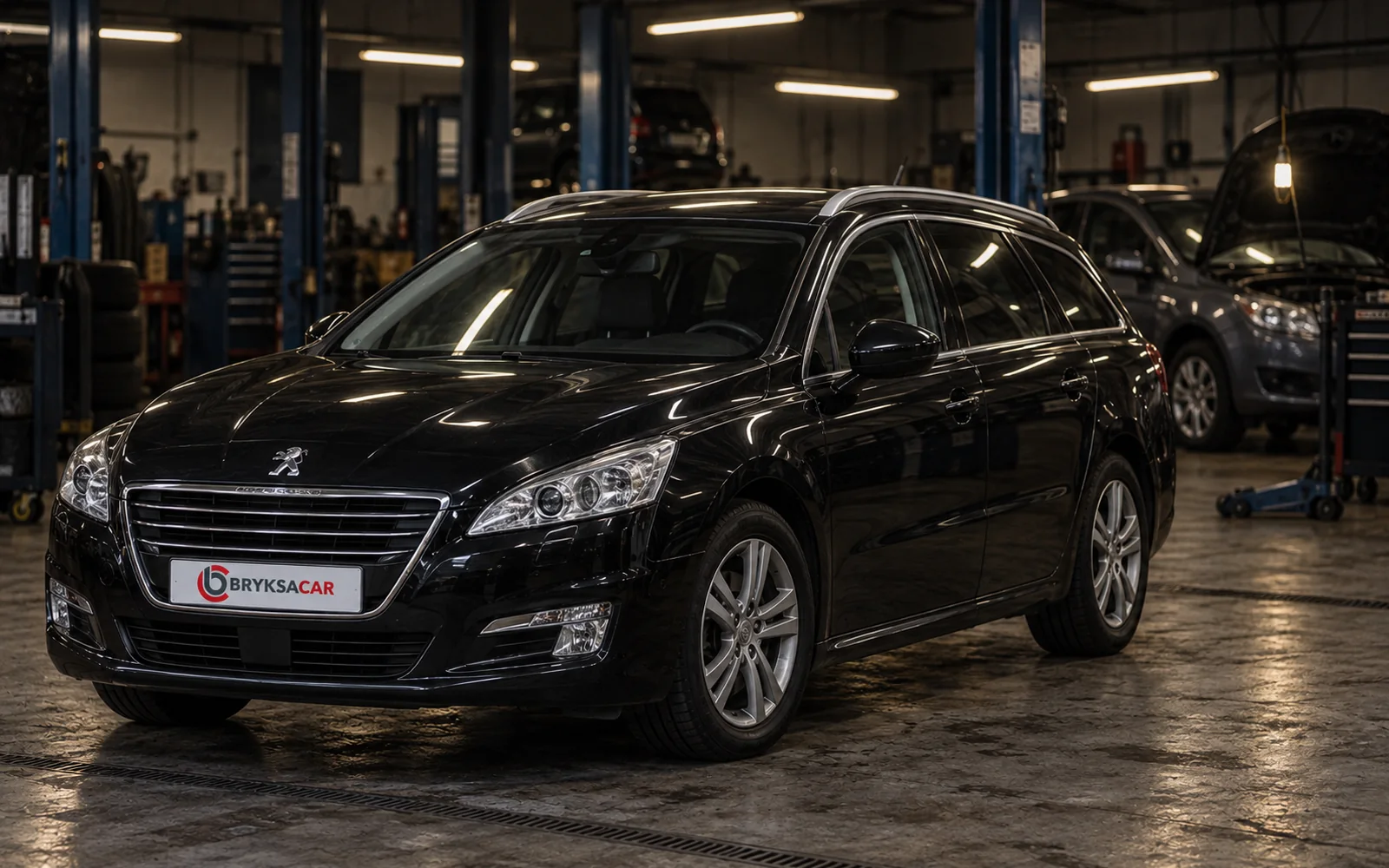 Peugeot 508 w hali warsztatu