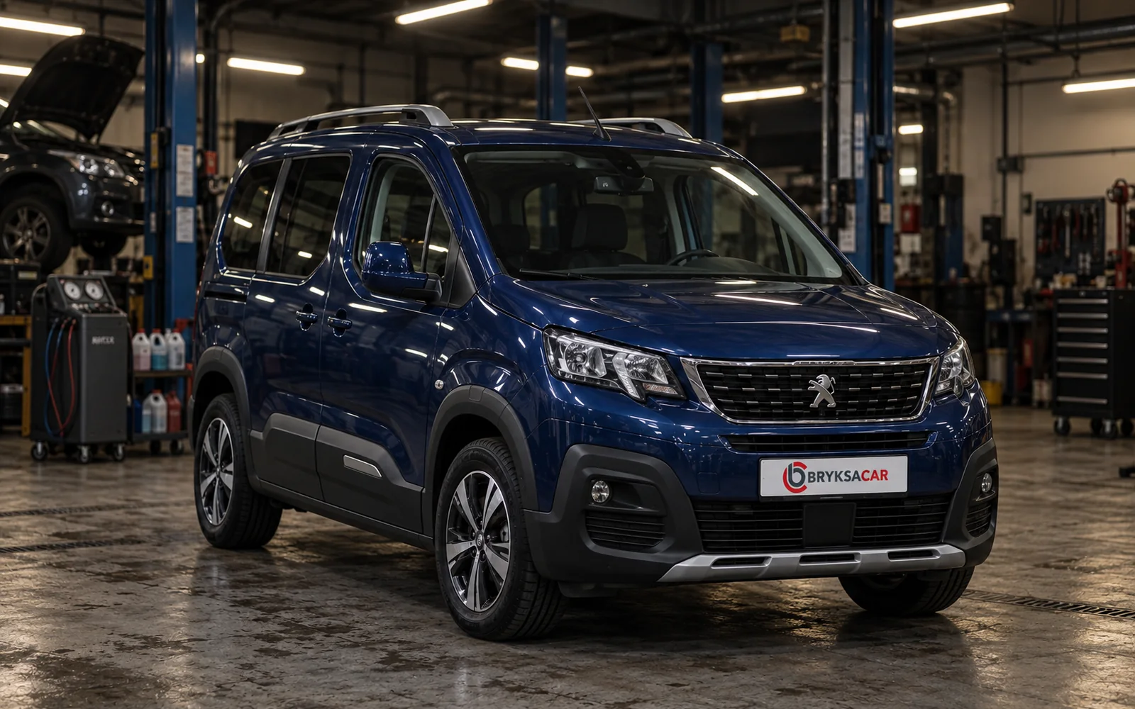 Peugeot Rifter w hali warsztatu