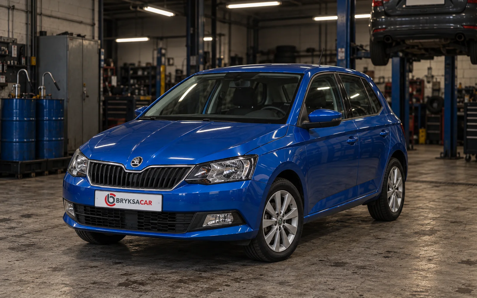 Skoda Fabia w hali warsztatu